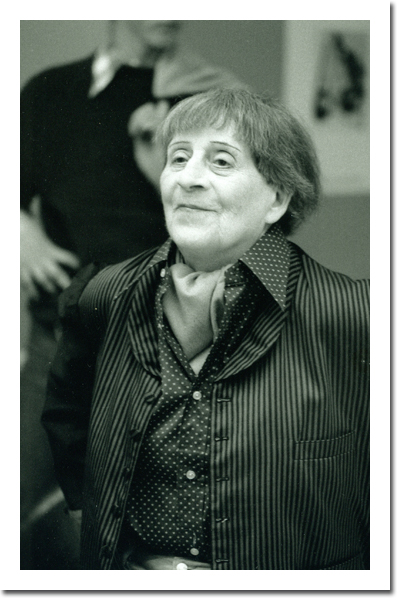 Florence Henri bei der Eröffnung ihrer Ausstellung im Westfälischen Kunstverein, Münster 1976. Foto: Rudolf Wakonigg